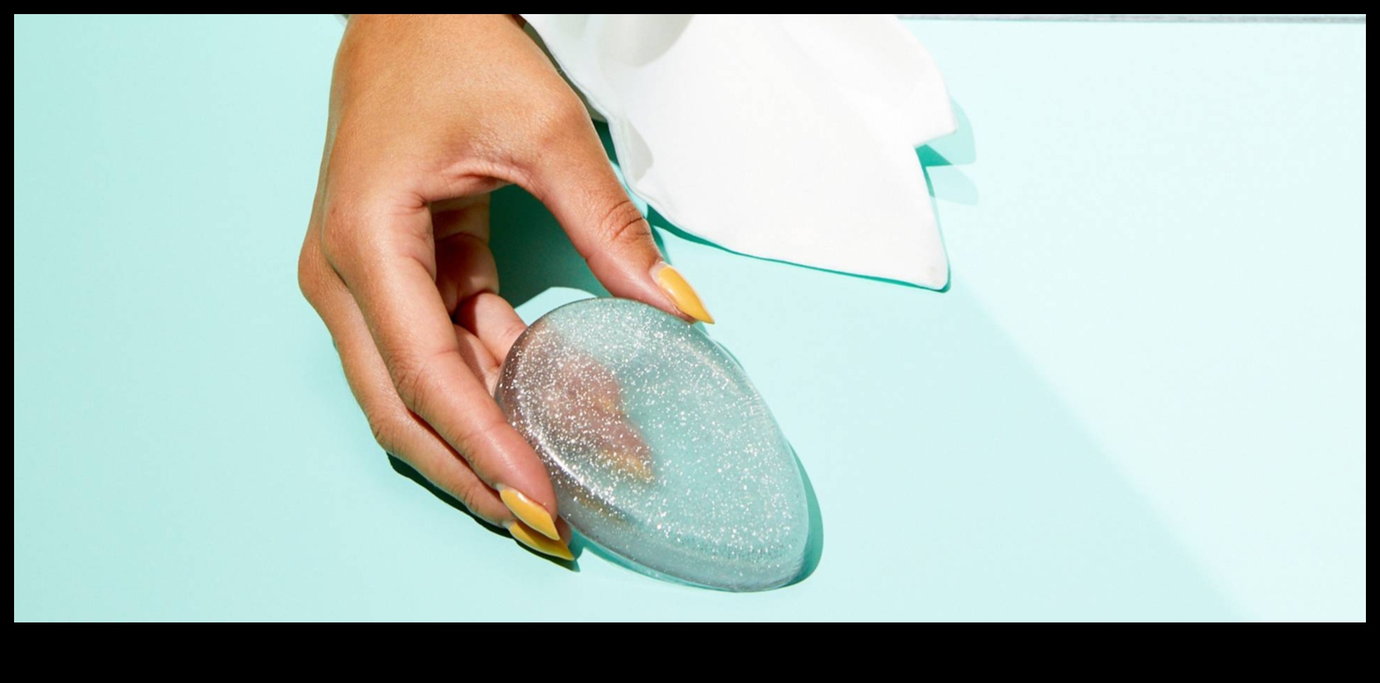 Σφουγγάρια σιλικόνης εναντίον παραδοσιακών μπλέντερ: Ποιο εργαλείο κυριαρχεί;