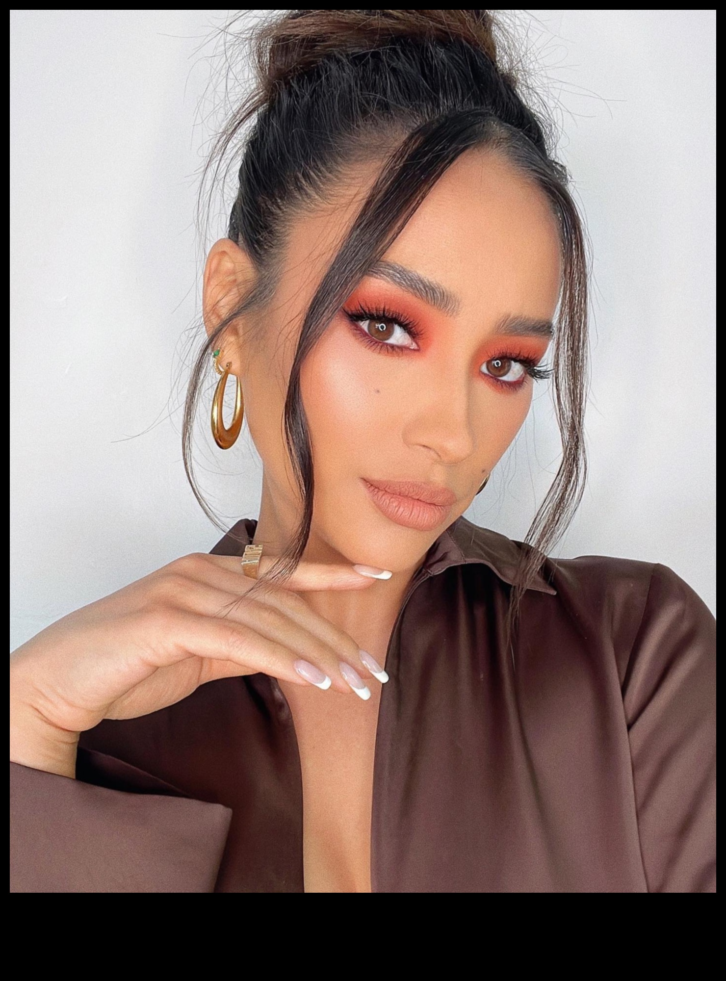 Αβίαστη Glamour: The Allure of Minimalist Glam Techniques Makeup