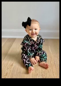 Γλυκό και κομψό: Ντύστε το μωρό σας με αξιολάτρευτη μόδα