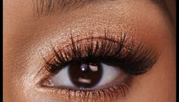 Η απόλυτη λίστα ελέγχου βραδινού μακιγιάζ: Είσαι προετοιμασμένη;